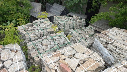 Плитняк гранитный галтованный купить в Армавире