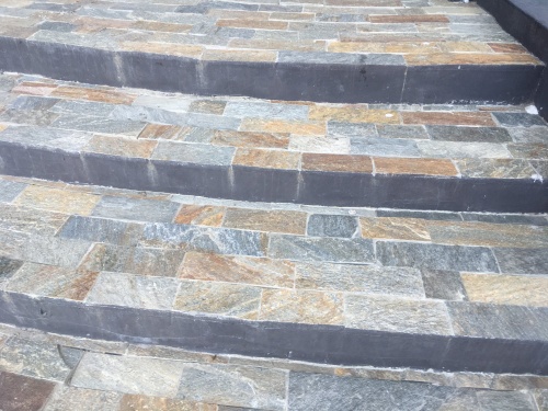 Плитка из Златолита Уральского для лестницы купить в Армавире