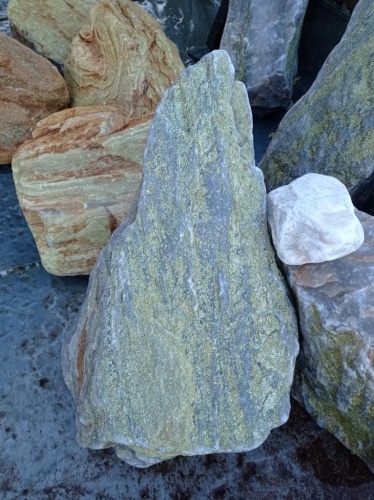 Златолит жёлтый, жёлто-зелёный глыбки и валуны для ланшафтного дизайна купить в Армавире