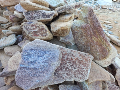 Златолит жёлтый, жёлто-зелёный глыбки и валуны для ланшафтного дизайна купить в Армавире