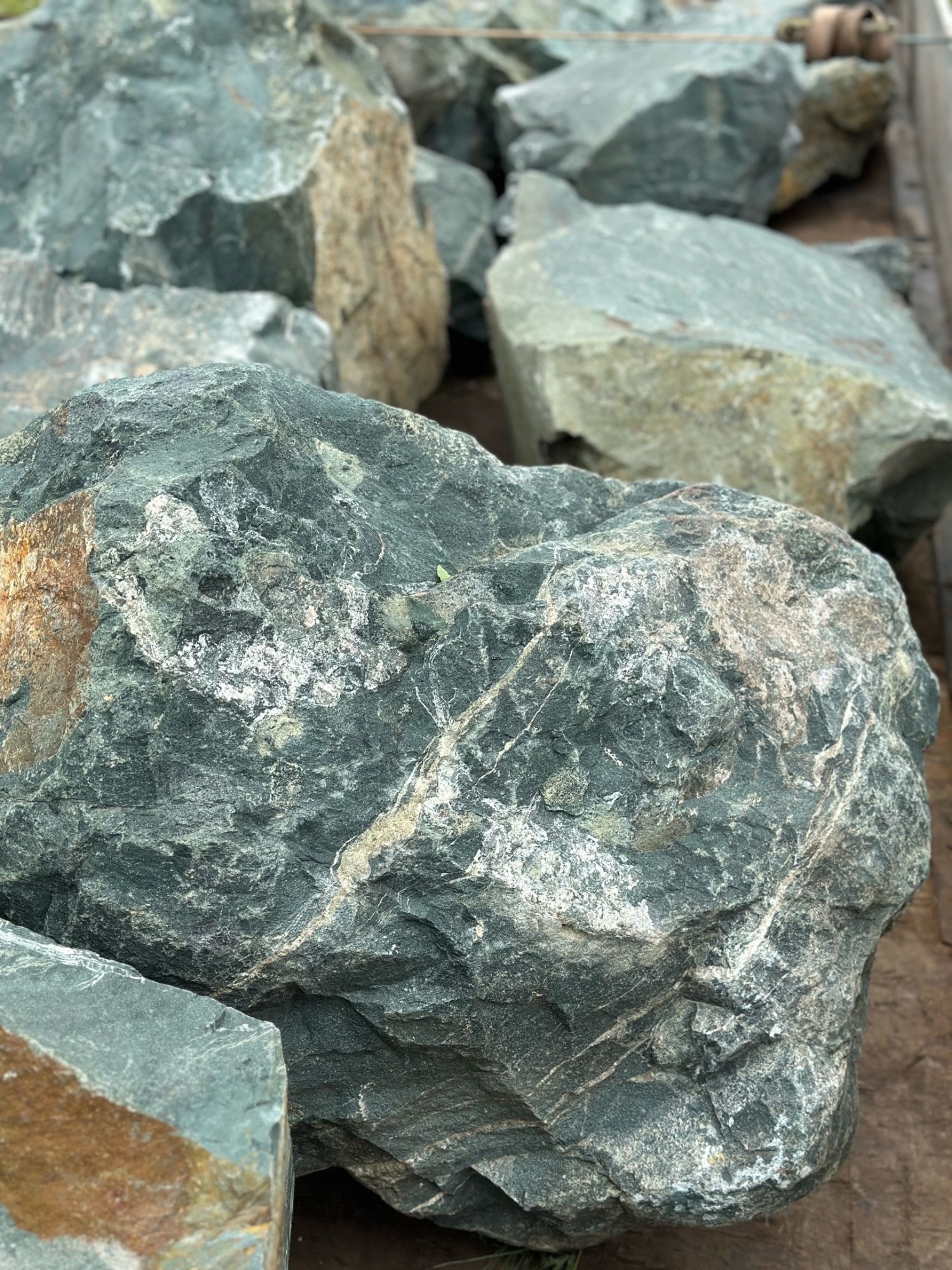 Камни для ландшафтного дизайна зелёные 10-60 килограмм купить в Армавире