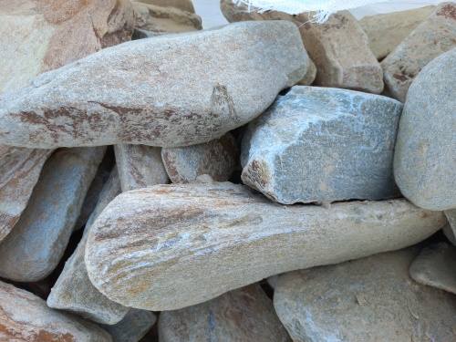 Златолит жёлтый, жёлто-зелёный глыбки и валуны для ланшафтного дизайна купить в Армавире