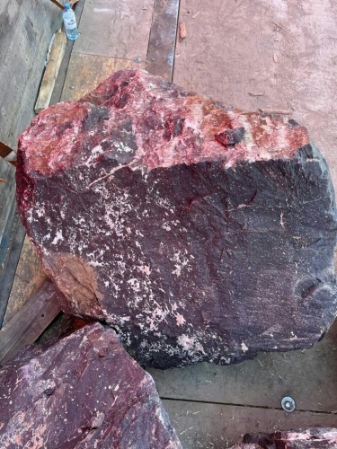 Камни для ландшафтного дизайна красно-фиолетовые 10-60 килограмм купить в Армавире