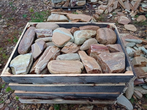 Златолит жёлтый, жёлто-зелёный глыбки и валуны для ланшафтного дизайна купить в Армавире