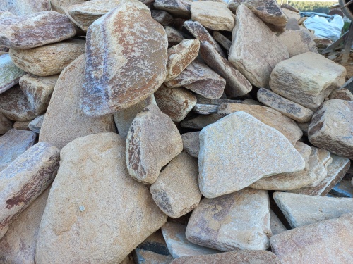 Златолит жёлтый, жёлто-зелёный глыбки и валуны для ланшафтного дизайна купить в Армавире