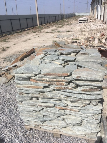 Златолит серебристый галтованный для лестниц купить в Армавире