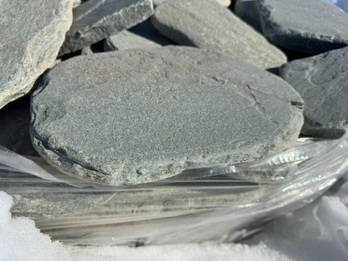 Плитняк златолит зелёный галтованный для мощения на бетон купить в Армавире