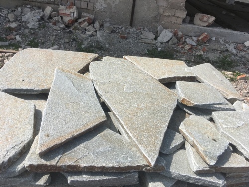 Златолит серебристый галтованный для лестниц купить в Армавире