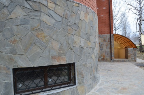 Плитняк златолит Уральский для цоколя, отмостки купить в Армавире